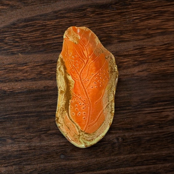 Studio Pottery handmade leaf serving tray artist signed, orange, green & brown - Picture 3 of 12